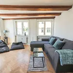 Authentic Copenhagen Apartment By Nyhavn